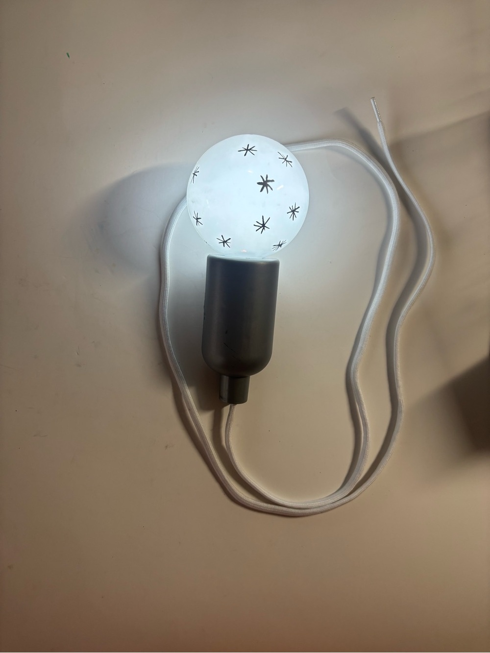 LED pendant light-Room essentials
Gray & white with silver bursts NEW NWT